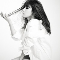 ���������԰���ɫΪ�������Ů��ͷ��