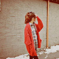 ��΢մ�а���ɫ����ʱ��Ů��ͷ��