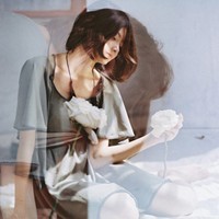 ��΢մ�а���ɫ����ʱ��Ů��ͷ��