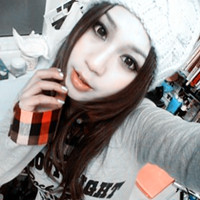 ��΢մ�а���ɫ����ʱ��Ů��ͷ��