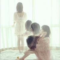 ��΢մ�а���ɫ����ʱ��Ů��ͷ��