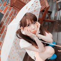 ��΢մ�а���ɫ����ʱ��Ů��ͷ��