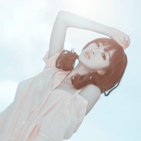 ��΢մ�а���ɫ����ʱ��Ů��ͷ��