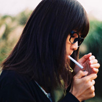 ����У԰��Ϣ ʱ�д��ĳ���Ů��ͷ��