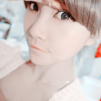 �е�С�Ըеİ���ɫŮ������ͷ��