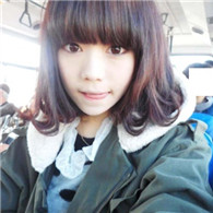 �е�С�Ըеİ���ɫŮ������ͷ��