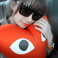 �е�С�Ըеİ���ɫŮ������ͷ��