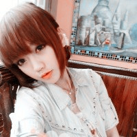 �е�С�Ըеİ���ɫŮ������ͷ��