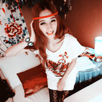 �е�С�Ըеİ���ɫŮ������ͷ��