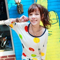 �ڰ����ɫ���ں� ��������Ů��ͷ��