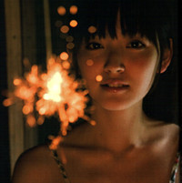 �ڰ����ɫ���ں� ��������Ů��ͷ��