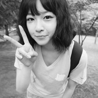 �ڰ����ɫ���ں� ��������Ů��ͷ��