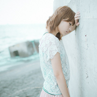 �ڰ����ɫ���ں� ��������Ů��ͷ��