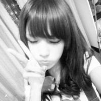 �ڰ����ɫ���ں� ��������Ů��ͷ��