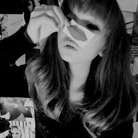 �ڰ����ɫ���ں� ��������Ů��ͷ��