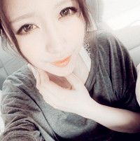 �ڰ����ɫ���ں� ��������Ů��ͷ��