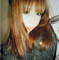 �ڰ����ɫ���ں� ��������Ů��ͷ��