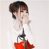 �ڰ����ɫ���ں� ��������Ů��ͷ��