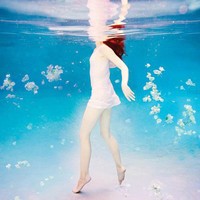 ����ˮ��Ϊ�����Ψ���⾳Ů��ͷ��