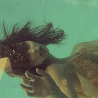 ����ˮ��Ϊ�����Ψ���⾳Ů��ͷ��