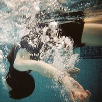 ����ˮ��Ϊ�����Ψ���⾳Ů��ͷ��