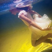 ����ˮ��Ϊ�����Ψ���⾳Ů��ͷ��