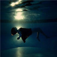 ����ˮ��Ϊ�����Ψ���⾳Ů��ͷ��