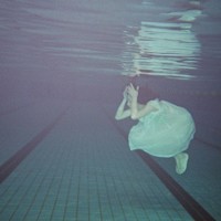 ����ˮ��Ϊ�����Ψ���⾳Ů��ͷ��