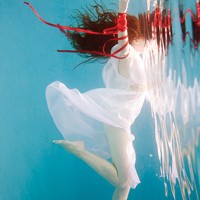 ����ˮ��Ϊ�����Ψ���⾳Ů��ͷ��