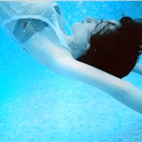 ����ˮ��Ϊ�����Ψ���⾳Ů��ͷ��