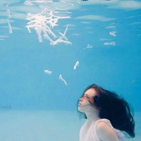 ����ˮ��Ϊ�����Ψ���⾳Ů��ͷ��