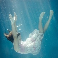 ����ˮ��Ϊ�����Ψ���⾳Ů��ͷ��