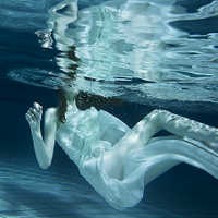 ����ˮ��Ϊ�����Ψ���⾳Ů��ͷ��