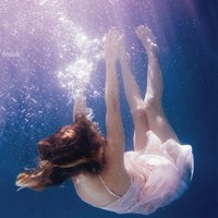 ����ˮ��Ϊ�����Ψ���⾳Ů��ͷ��