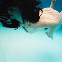 ����ˮ��Ϊ�����Ψ���⾳Ů��ͷ��