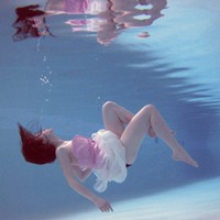 ����ˮ��Ϊ�����Ψ���⾳Ů��ͷ��