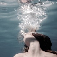 ����ˮ��Ϊ�����Ψ���⾳Ů��ͷ��