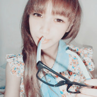 �е�ƫ�򰢱�ɫ�����Ů��ʱ��ͷ��