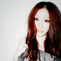 �е�ƫ�򰢱�ɫ�����Ů��ʱ��ͷ��