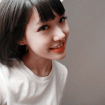 �е�ƫ�򰢱�ɫ�����Ů��ʱ��ͷ��