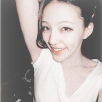 �е�ƫ�򰢱�ɫ�����Ů��ʱ��ͷ��