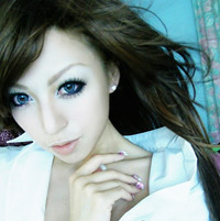 �е�ƫ�򰢱�ɫ�����Ů��ʱ��ͷ��