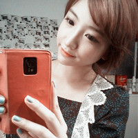 �е�ƫ�򰢱�ɫ�����Ů��ʱ��ͷ��