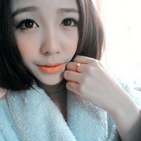 �е�ƫ�򰢱�ɫ�����Ů��ʱ��ͷ��