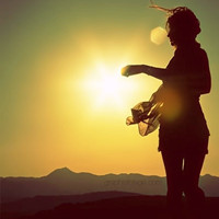 �ɰ�����ͷ�� ����Ψ��·���ϵ�Ů����