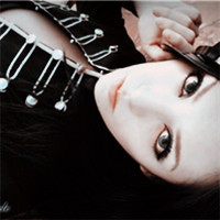 �ɰ�����ͷ�� ����Ψ��·���ϵ�Ů����