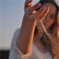 �ɰ�����ͷ�� ����Ψ��·���ϵ�Ů����