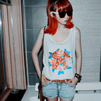 ����ɫŮ��ʱ������ͷ�� ���صĸ���ɫ��