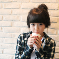 ��ϵ����Ů�˶��� �Ͼ��ʺܸߵ�Ů��ͷ��