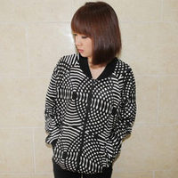 ��ϵ����Ů�˶��� �Ͼ��ʺܸߵ�Ů��ͷ��